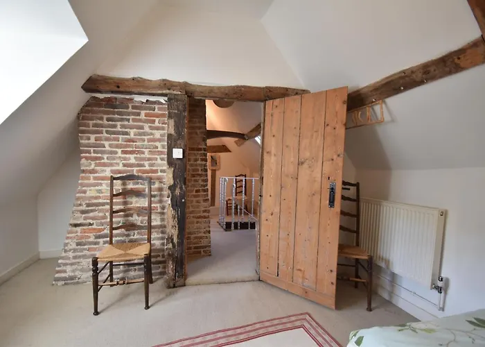 Whitefriars, Rye - Central Location With Parking For 3 Cars - Large Family Home