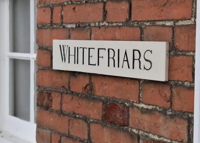 Whitefriars, Rye - Central Location With Parking For 3 Cars - Large Family Home