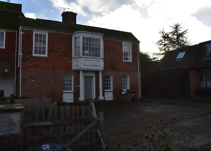Whitefriars, Rye - Central Location With Parking For 3 Cars - Large Family Home