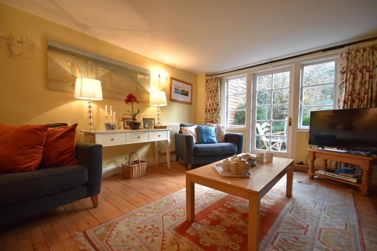 Whitefriars, - Location With Parking For 3 Cars - Large Family *